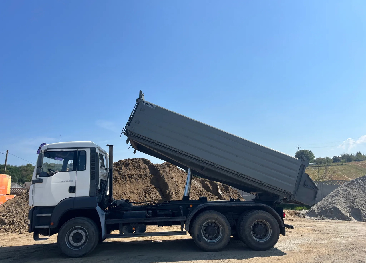 MAN TGA 33.390 - Camión volquete: foto 1 MAN TGA 33.390 - Camión volquete: foto 1