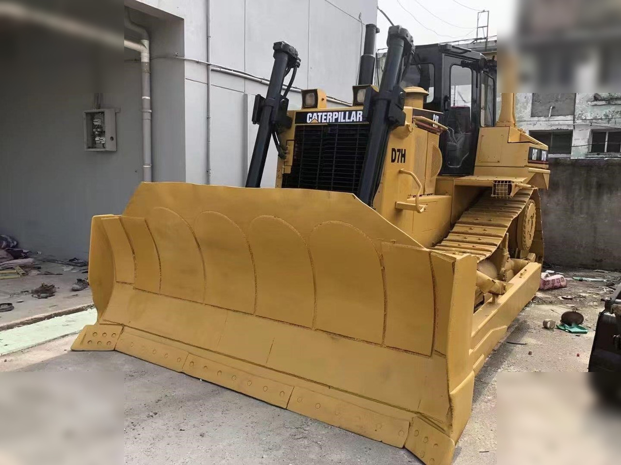 CATERPILLAR D7H - Bulldozer: foto 1 CATERPILLAR D7H - Bulldozer: foto 1