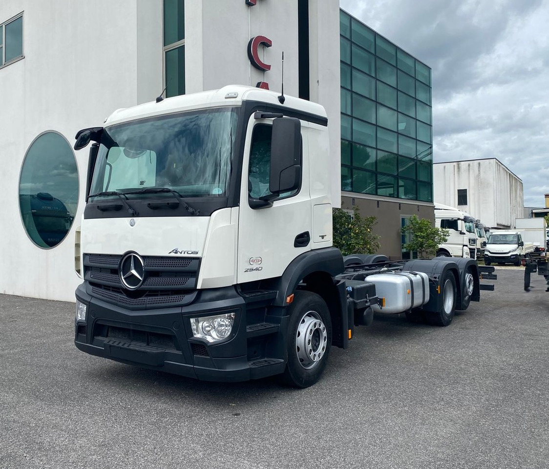 MERCEDES-BENZ ANTOS 25.40 - Camión chasis: foto 2 MERCEDES-BENZ ANTOS 25.40 - Camión chasis: foto 2