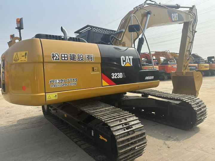Certified Pre-Owned CAT 323DL | Heavy-Duty Excavator for Mining/ Construction - Price Negotiable! - Excavadora de cadenas: foto 4 Certified Pre-Owned CAT 323DL | Heavy-Duty Excavator for Mining/ Construction - Price Negotiable! - Excavadora de cadenas: foto 4