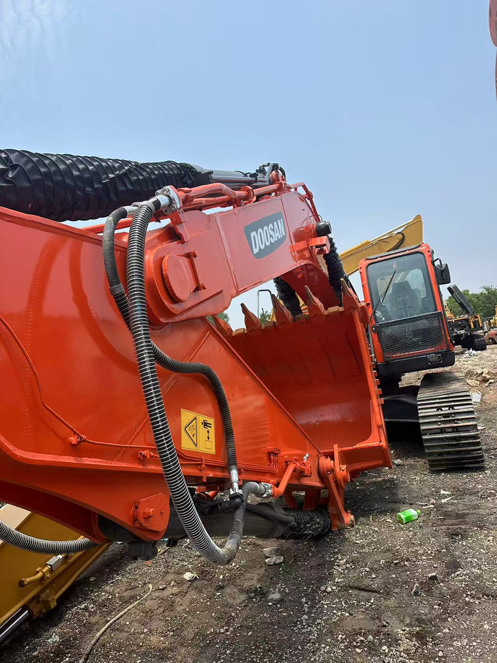 DOOSAN dx340 low working hours good price in stock for sale - Excavadora de cadenas: foto 3 DOOSAN dx340 low working hours good price in stock for sale - Excavadora de cadenas: foto 3