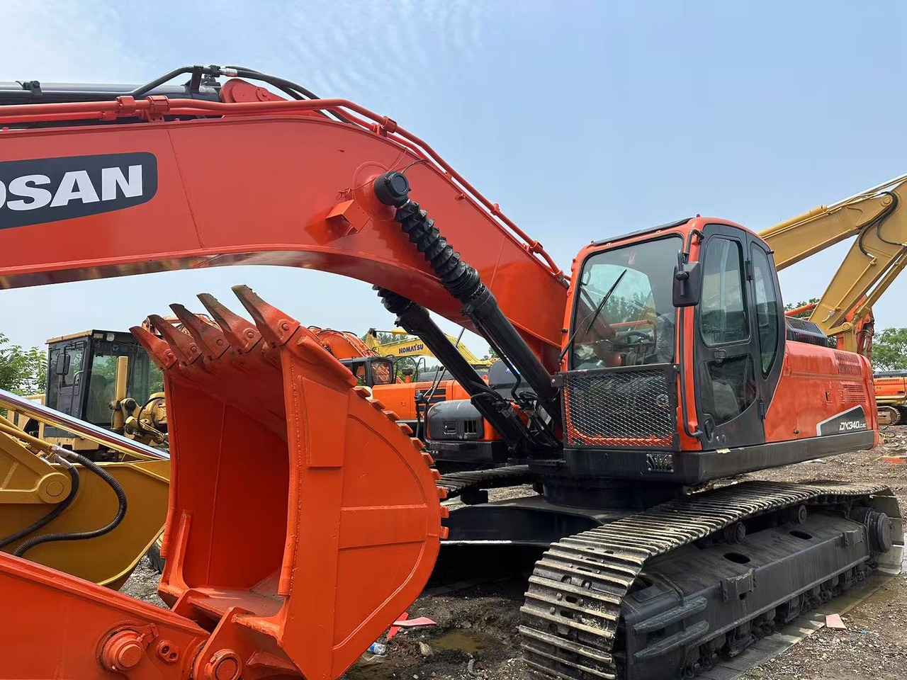 DOOSAN dx340 low working hours good price in stock for sale - Excavadora de cadenas: foto 5 DOOSAN dx340 low working hours good price in stock for sale - Excavadora de cadenas: foto 5