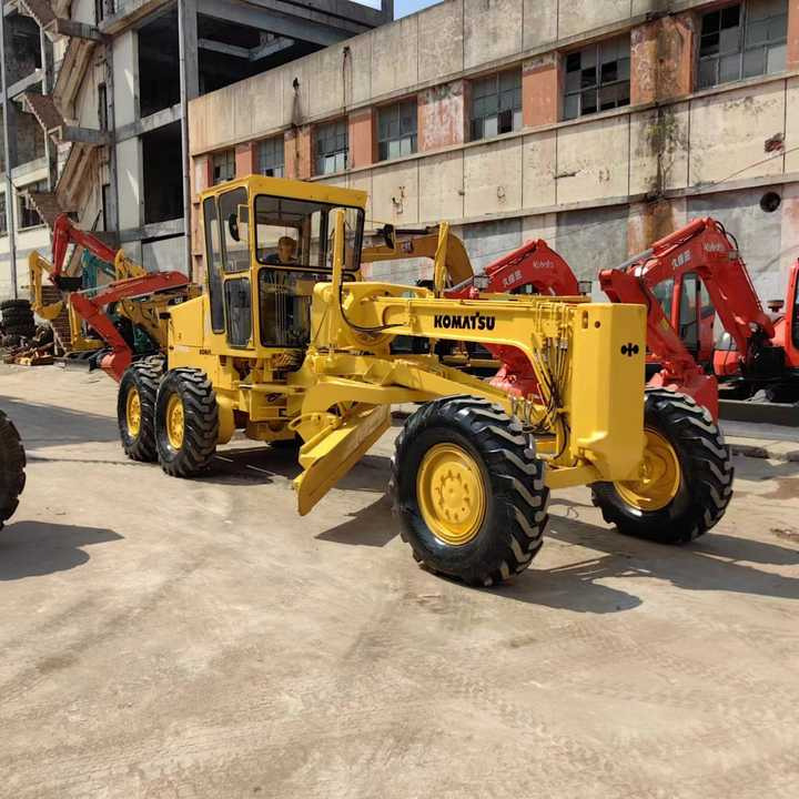 Japan Komatsu GD511 Motor Grader Cheap Price Komatsu Road Grader GD511 Good Condition in China - Grader: foto 1 Japan Komatsu GD511 Motor Grader Cheap Price Komatsu Road Grader GD511 Good Condition in China - Grader: foto 1
