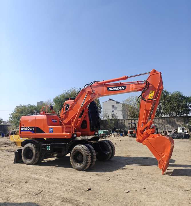 Used Doosan DH150W-7 Model Wheel Excavator Second Hand Machine Popular Brand Korean Doosan Hydraulic Machinery - Excavadora de ruedas: foto 5 Used Doosan DH150W-7 Model Wheel Excavator Second Hand Machine Popular Brand Korean Doosan Hydraulic Machinery - Excavadora de ruedas: foto 5