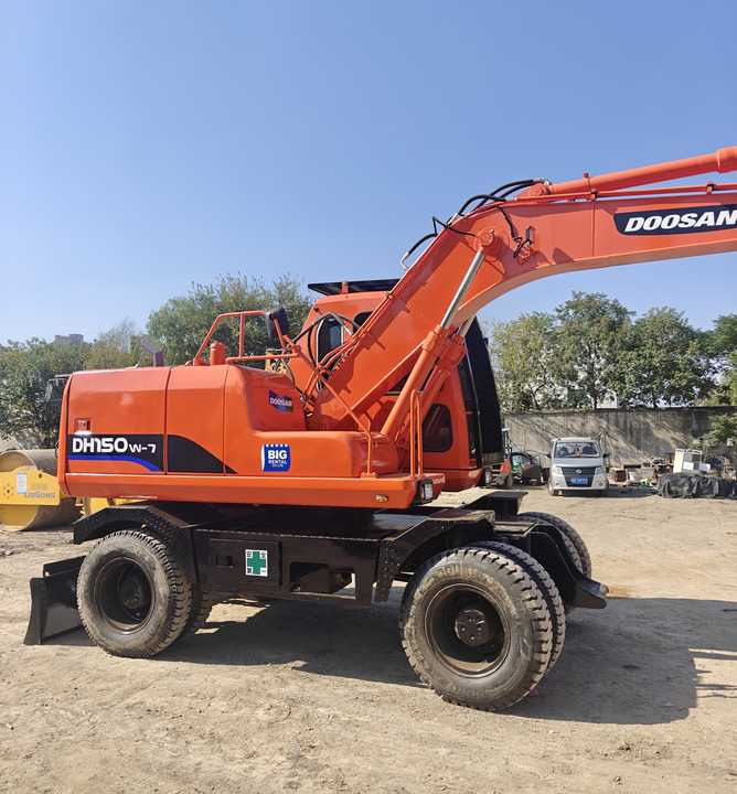 Used Doosan DH150W-7 Model Wheel Excavator Second Hand Machine Popular Brand Korean Doosan Hydraulic Machinery - Excavadora de ruedas: foto 2 Used Doosan DH150W-7 Model Wheel Excavator Second Hand Machine Popular Brand Korean Doosan Hydraulic Machinery - Excavadora de ruedas: foto 2