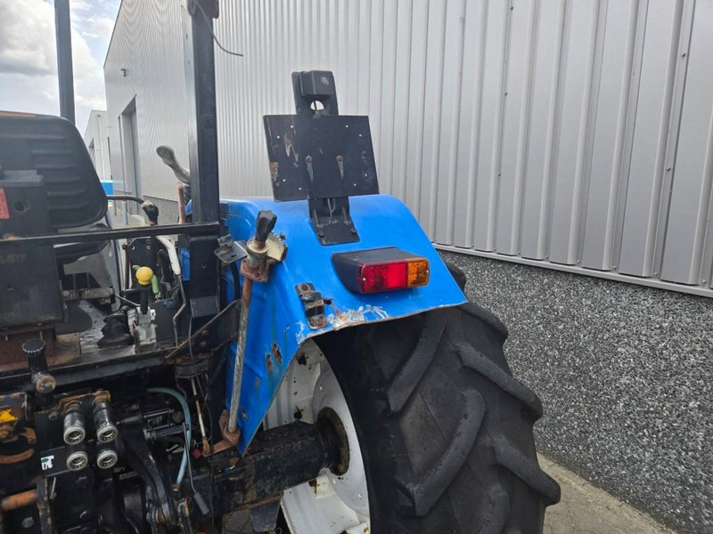 Tractor New Holland TL 90 A: foto 9 Tractor New Holland TL 90 A: foto 9