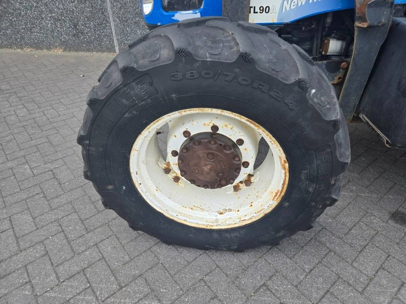 Tractor New Holland TL 90 A: foto 14 Tractor New Holland TL 90 A: foto 14