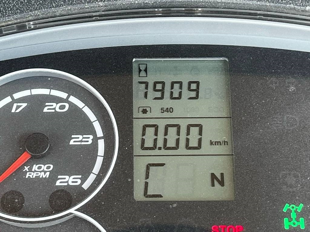 Claas Arion 420 - Tractor: foto 4 Claas Arion 420 - Tractor: foto 4