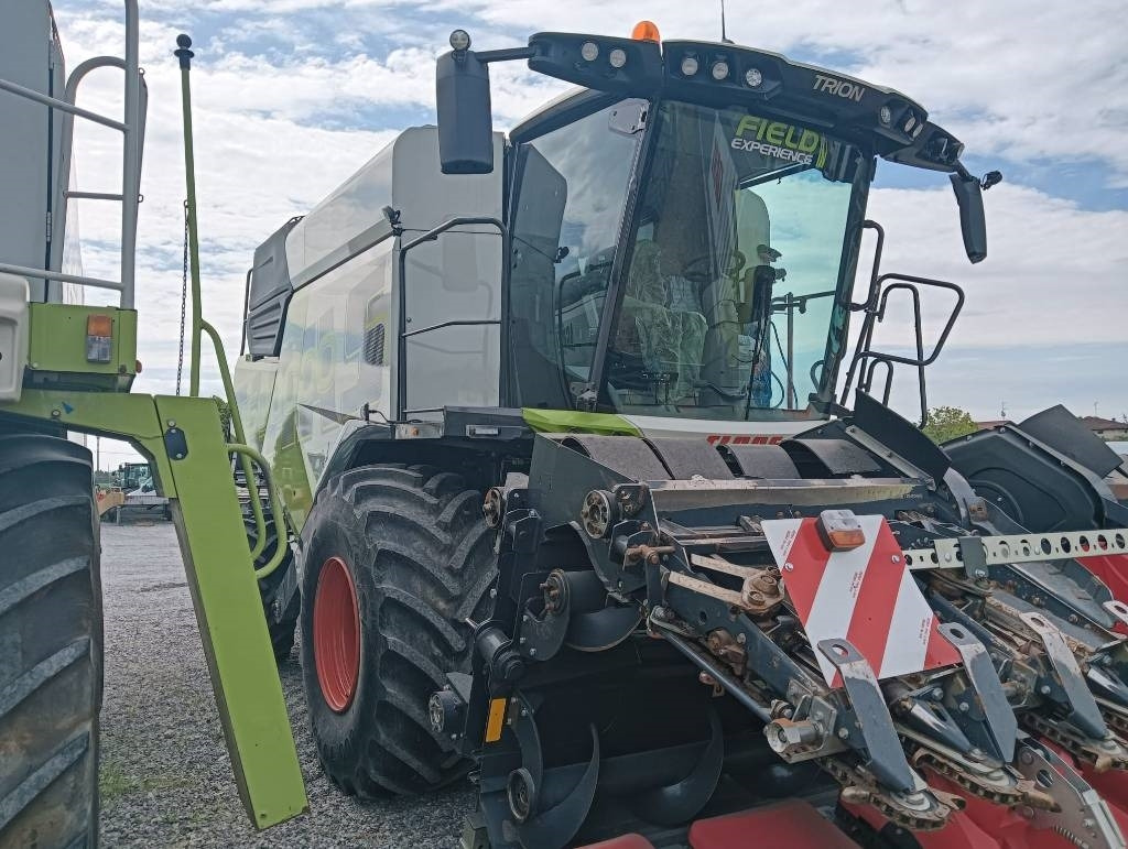 Claas TRION 750 - Cosechadora de granos: foto 1 Claas TRION 750 - Cosechadora de granos: foto 1