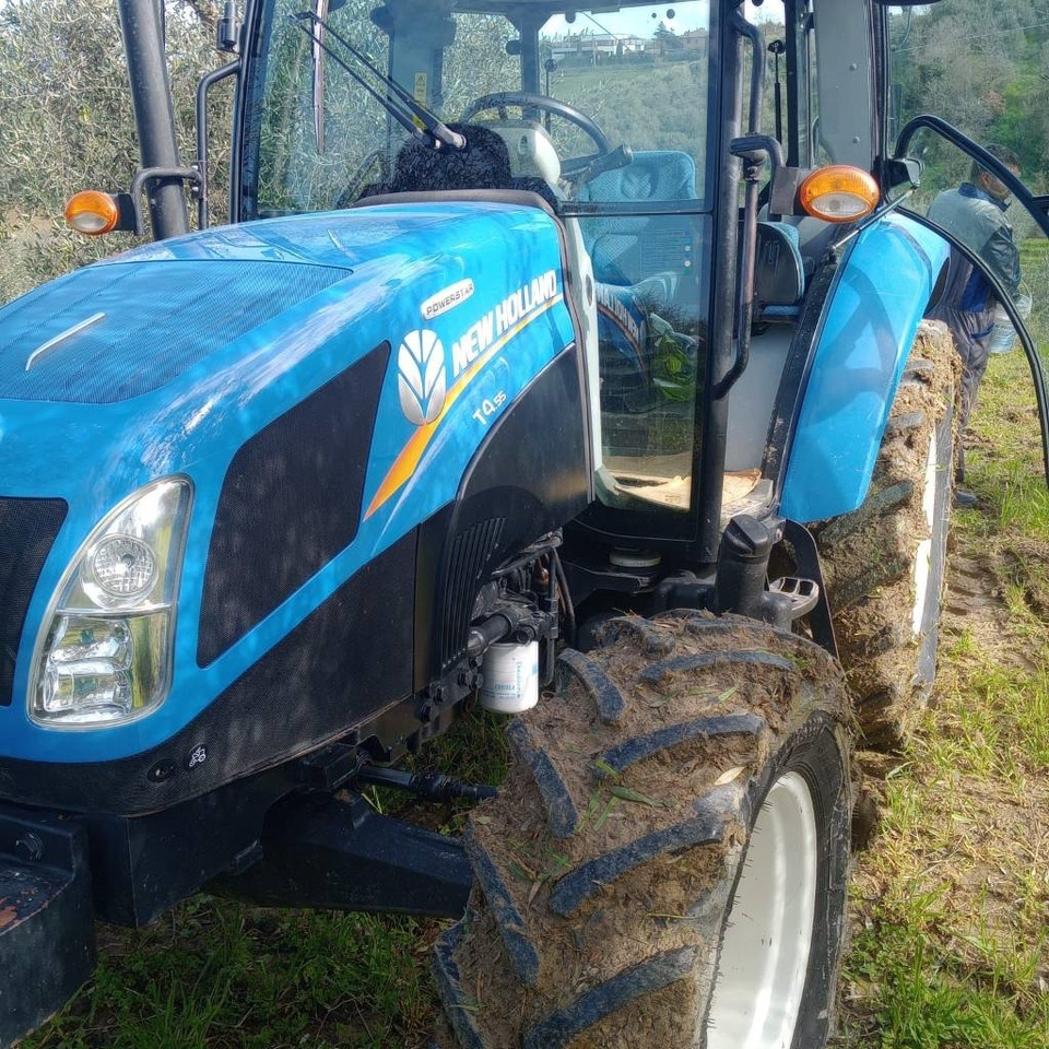 New Holland T 4.55 - Tractor: foto 5 New Holland T 4.55 - Tractor: foto 5