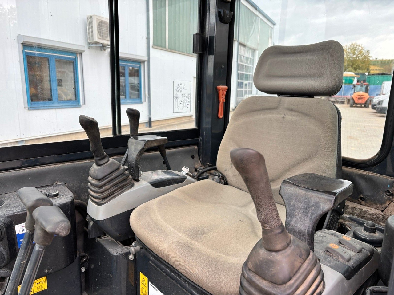 Komatsu PC26MR-3 - Miniexcavadora: foto 4 Komatsu PC26MR-3 - Miniexcavadora: foto 4