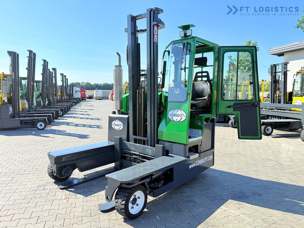 COMBILIFT C3000 / DUPLEX - 4100MM / DIESEL / FREE LIFT / CABIN / LIKE NEW - Carretilla de 4 vías: foto 4 COMBILIFT C3000 / DUPLEX - 4100MM / DIESEL / FREE LIFT / CABIN / LIKE NEW - Carretilla de 4 vías: foto 4