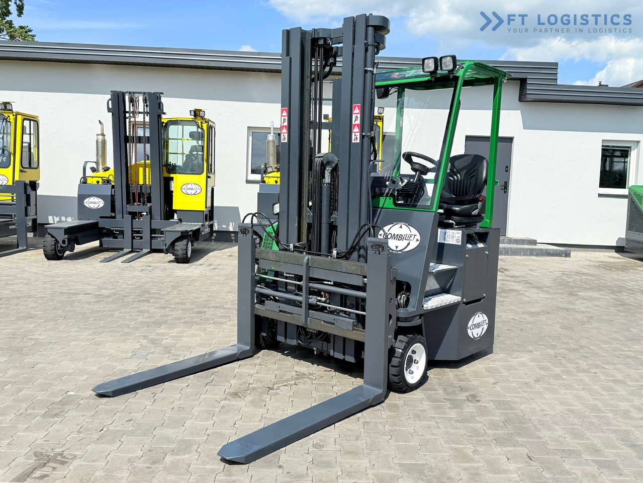 COMBILIFT CB2500 / DIESEL / EXTENDABLE FORKS / TRIPLEX / 5500MM / FREE LIFT / SIDE SHIFT / FORK POSITIONER / LIKE NEW - Carretilla de 4 vías: foto 2 COMBILIFT CB2500 / DIESEL / EXTENDABLE FORKS / TRIPLEX / 5500MM / FREE LIFT / SIDE SHIFT / FORK POSITIONER / LIKE NEW - Carretilla de 4 vías: foto 2