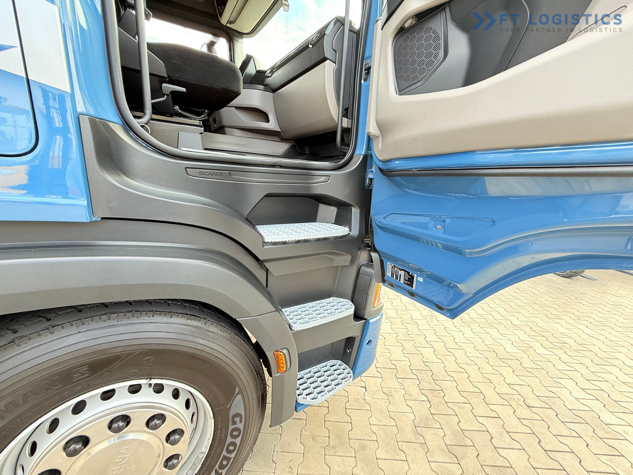 SCANIA R500 / STANDARD / RETARDER / 6X AIR SUSPENSION / PARKING AIR CONDITIONING / INTERAXLE COVERS / 2X BED / FRIDGE / RETARDER / LIKE NEW - Cabeza tractora: foto 3 SCANIA R500 / STANDARD / RETARDER / 6X AIR SUSPENSION / PARKING AIR CONDITIONING / INTERAXLE COVERS / 2X BED / FRIDGE / RETARDER / LIKE NEW - Cabeza tractora: foto 3