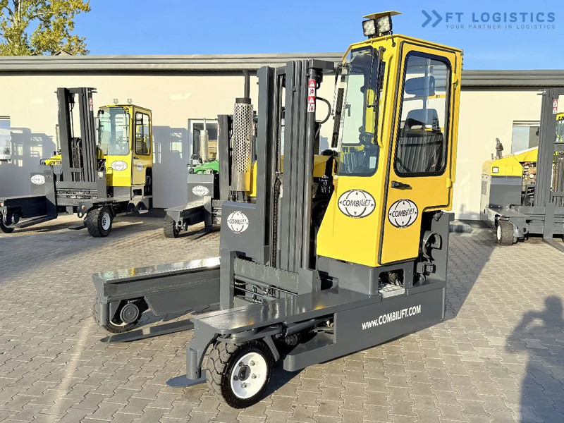 Combilift C3000 / GAS / TRIPLEX 4900MM / FREE LIFT / FORK POSITIONER / FULL CABIN / EXCELLENT CONDITION / Wide range of four-way and side - Carretilla de 4 vías: foto 3 Combilift C3000 / GAS / TRIPLEX 4900MM / FREE LIFT / FORK POSITIONER / FULL CABIN / EXCELLENT CONDITION / Wide range of four-way and side - Carretilla de 4 vías: foto 3