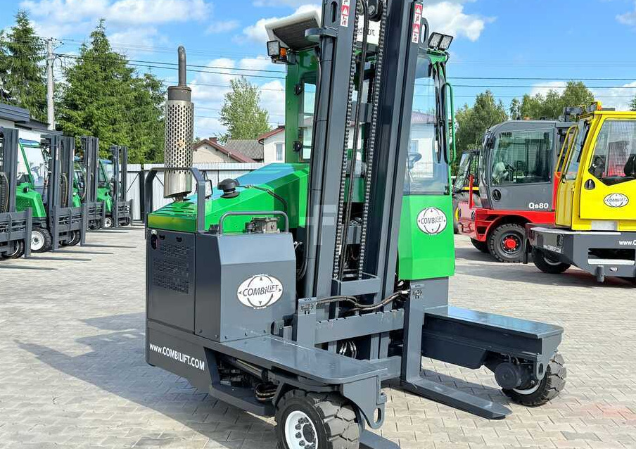 Combilift C3500 / DUPLEX 4100MM / GAS / EXTENDABLE FORKS / CABIN / HEATING + AIR CONDITIONING / LIKE NEW - Carretilla de 4 vías: foto 5 Combilift C3500 / DUPLEX 4100MM / GAS / EXTENDABLE FORKS / CABIN / HEATING + AIR CONDITIONING / LIKE NEW - Carretilla de 4 vías: foto 5