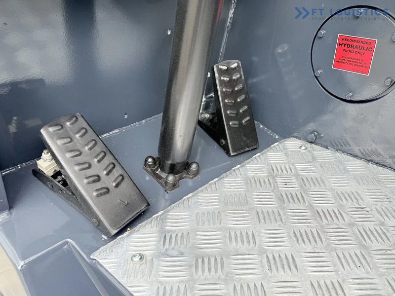 Carretilla de 4 vías Combilift CB4000 / GAS / TRIPLEX 5200MM / FREE LIFT / FORK POSITIONER / SIDE SHIFT / EXCELLENT CONDITION / Wide range of four-way and side: foto 10 Carretilla de 4 vías Combilift CB4000 / GAS / TRIPLEX 5200MM / FREE LIFT / FORK POSITIONER / SIDE SHIFT / EXCELLENT CONDITION / Wide range of four-way and side: foto 10