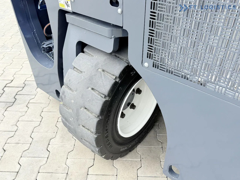 Carretilla de 4 vías Combilift CB4000 / GAS / TRIPLEX 5200MM / FREE LIFT / FORK POSITIONER / SIDE SHIFT / EXCELLENT CONDITION / Wide range of four-way and side: foto 8 Carretilla de 4 vías Combilift CB4000 / GAS / TRIPLEX 5200MM / FREE LIFT / FORK POSITIONER / SIDE SHIFT / EXCELLENT CONDITION / Wide range of four-way and side: foto 8