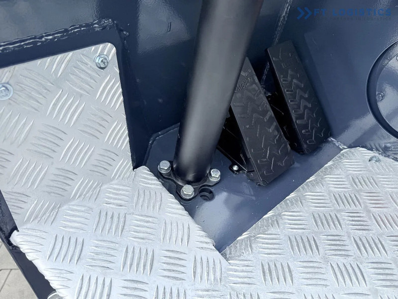 Carretilla de 4 vías Combilift Combilift CBE2500 / TRIPLEX / 5500MM / FREE LIFT / ELECTRIC DRIVE / ONLY 2300 MTH / FORK POSITIONER / SIDE SHIFT / NEW TYRES / L: foto 17 Carretilla de 4 vías Combilift Combilift CBE2500 / TRIPLEX / 5500MM / FREE LIFT / ELECTRIC DRIVE / ONLY 2300 MTH / FORK POSITIONER / SIDE SHIFT / NEW TYRES / L: foto 17