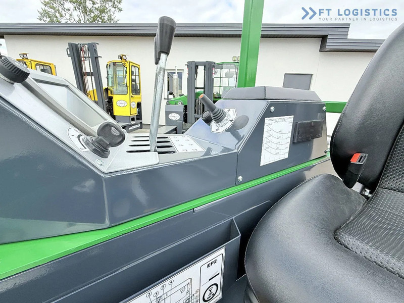 Carretilla de 4 vías Combilift Combilift CBE2500 / TRIPLEX / 5500MM / FREE LIFT / ELECTRIC DRIVE / ONLY 2300 MTH / FORK POSITIONER / SIDE SHIFT / NEW TYRES / L: foto 19 Carretilla de 4 vías Combilift Combilift CBE2500 / TRIPLEX / 5500MM / FREE LIFT / ELECTRIC DRIVE / ONLY 2300 MTH / FORK POSITIONER / SIDE SHIFT / NEW TYRES / L: foto 19