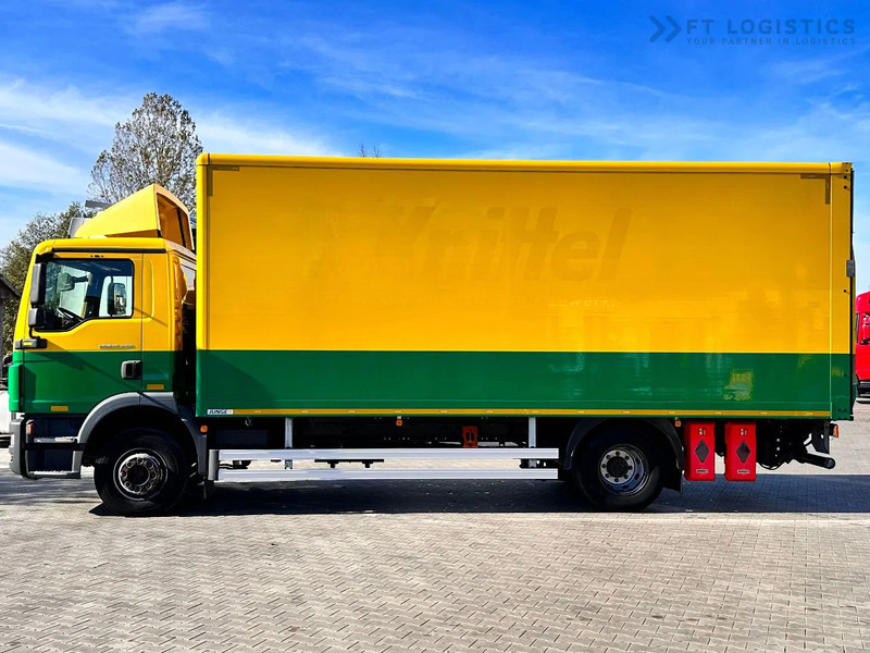 MAN TGM 15.250 MAN TGM 15.250 4X2 / CONTAINER - 16 PALLETS / TAIL LIFT / TIRES 80% / PERFECT CONDITION - Camión caja cerrada: foto 3 MAN TGM 15.250 MAN TGM 15.250 4X2 / CONTAINER - 16 PALLETS / TAIL LIFT / TIRES 80% / PERFECT CONDITION - Camión caja cerrada: foto 3