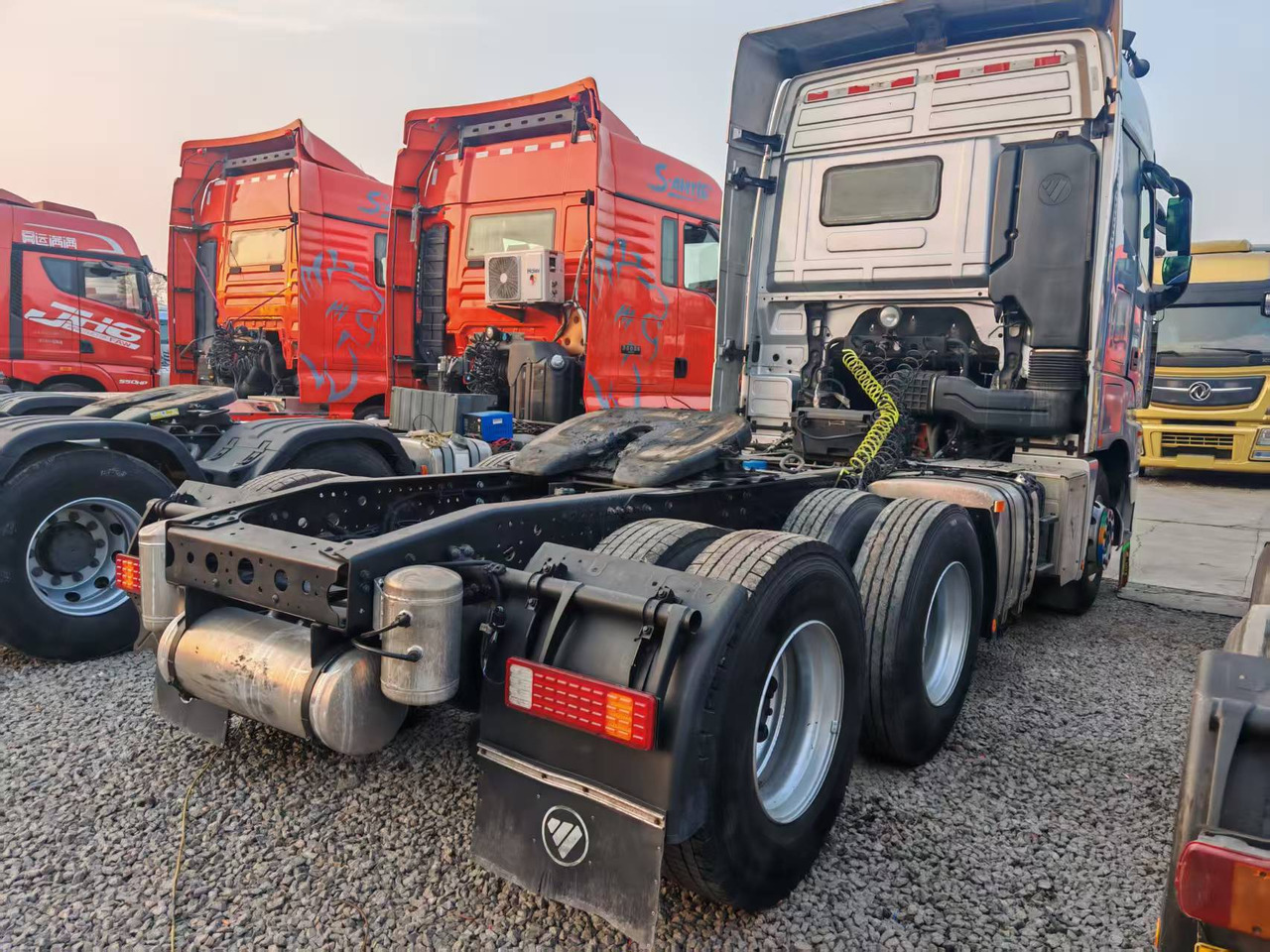 Cabeza tractora AUMAN 560HP: foto 6