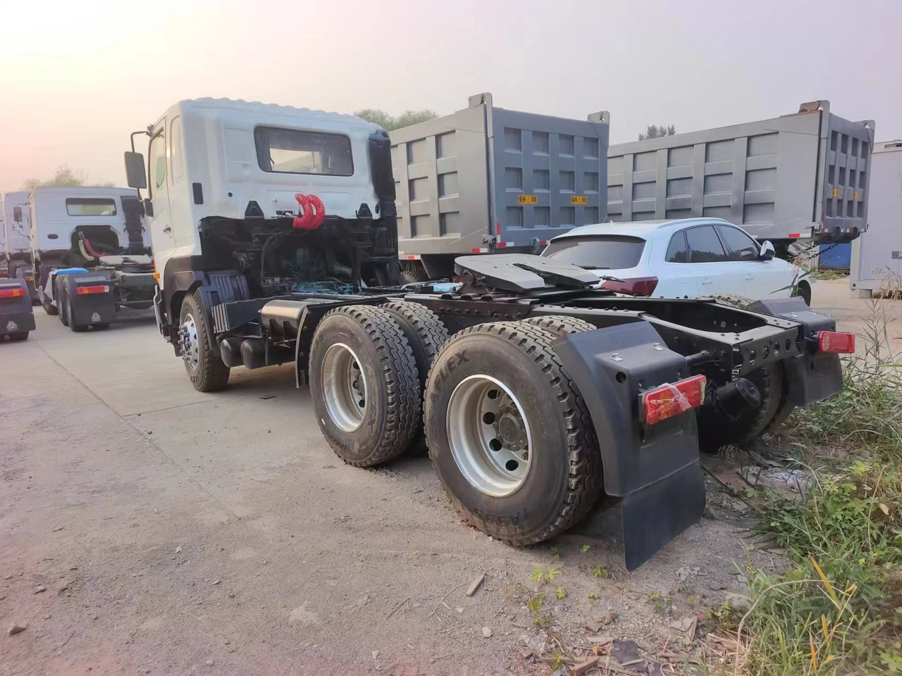 HINO HINO 700 - Cabeza tractora: foto 4 HINO HINO 700 - Cabeza tractora: foto 4