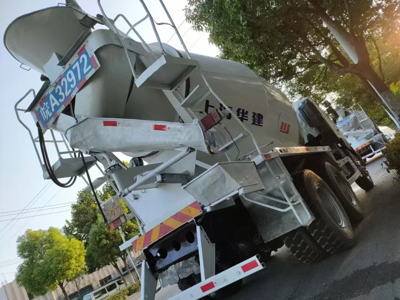 HINO 700 - Camión cisterna: foto 4 HINO 700 - Camión cisterna: foto 4