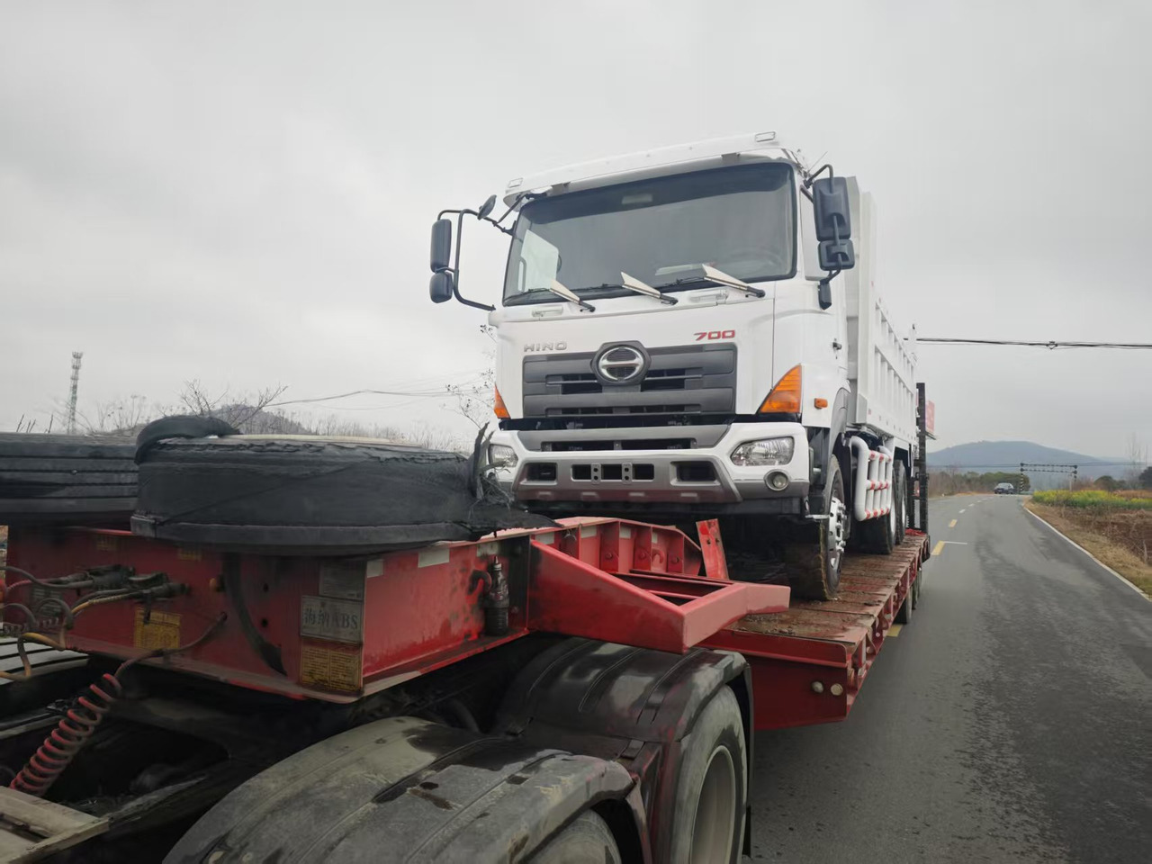 HINO HINO 700 - Camión volquete: foto 4 HINO HINO 700 - Camión volquete: foto 4