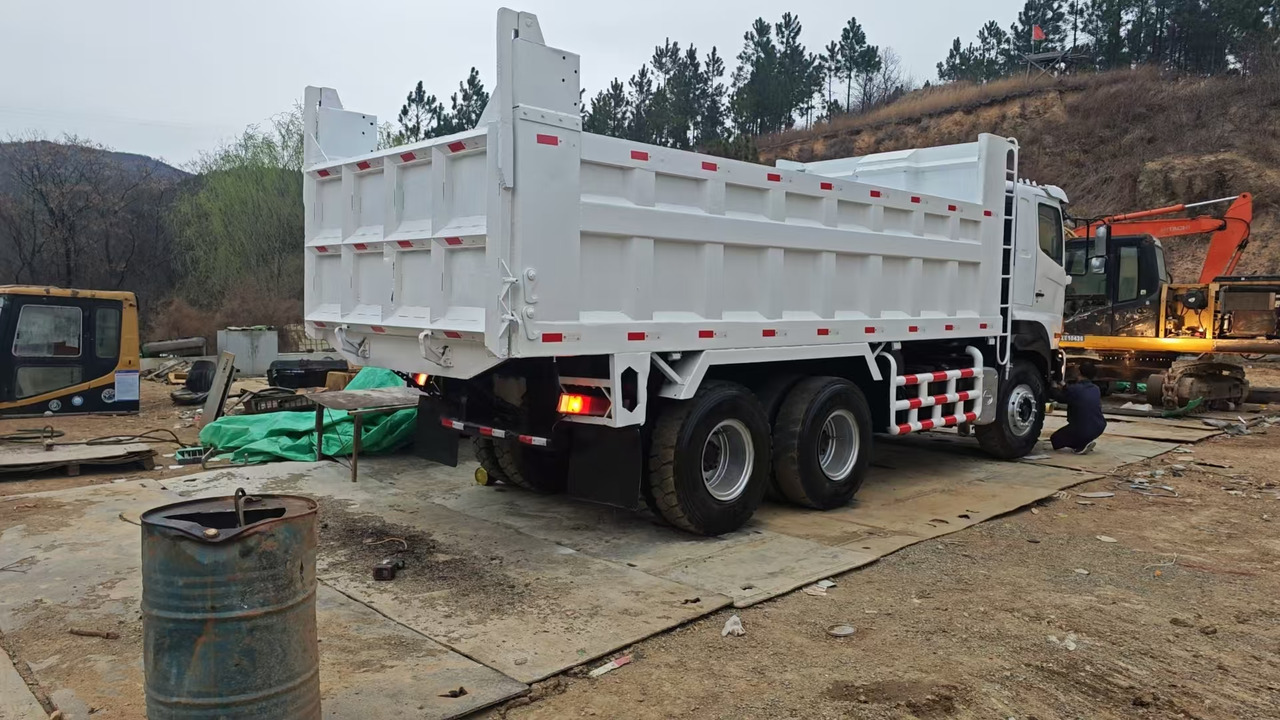 HINO HINO 700 - Camión volquete: foto 4 HINO HINO 700 - Camión volquete: foto 4