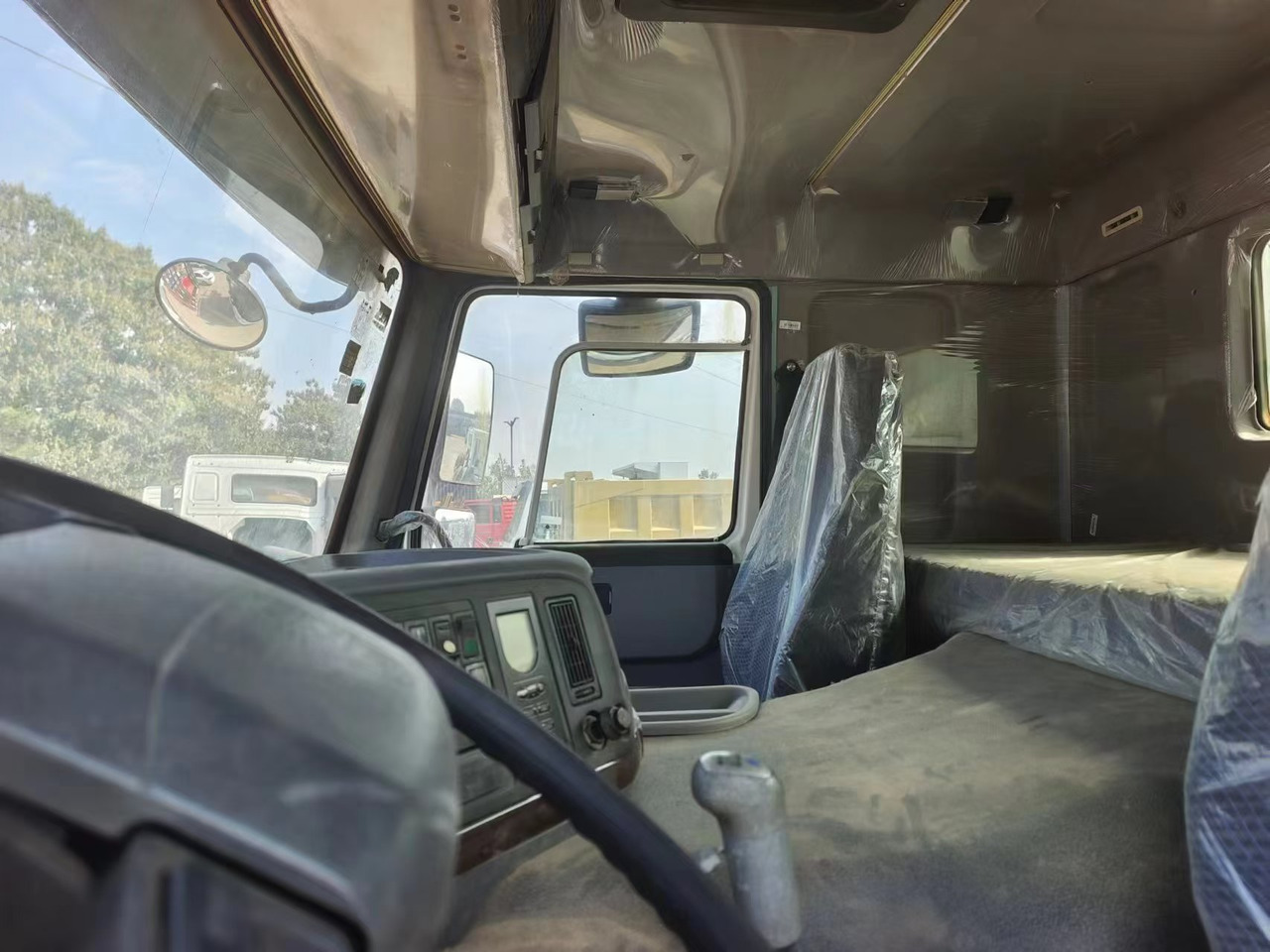 HOWO 6×4 ,20 cubic meters - Camión cisterna: foto 2 HOWO 6×4 ,20 cubic meters - Camión cisterna: foto 2