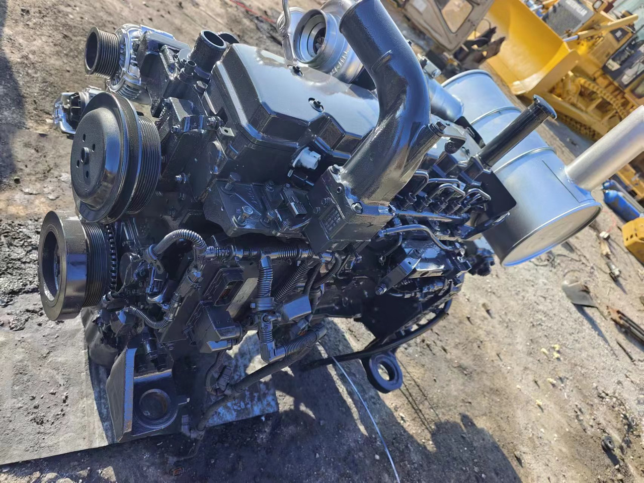 KOMATSU 6D107E-1 - Motor para Excavadora: foto 1 KOMATSU 6D107E-1 - Motor para Excavadora: foto 1