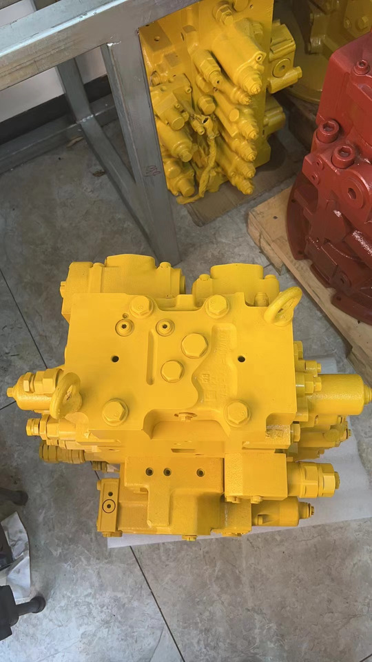KOMATSU 723-48-26701 - Válvula hidráulica para Excavadora: foto 1 KOMATSU 723-48-26701 - Válvula hidráulica para Excavadora: foto 1
