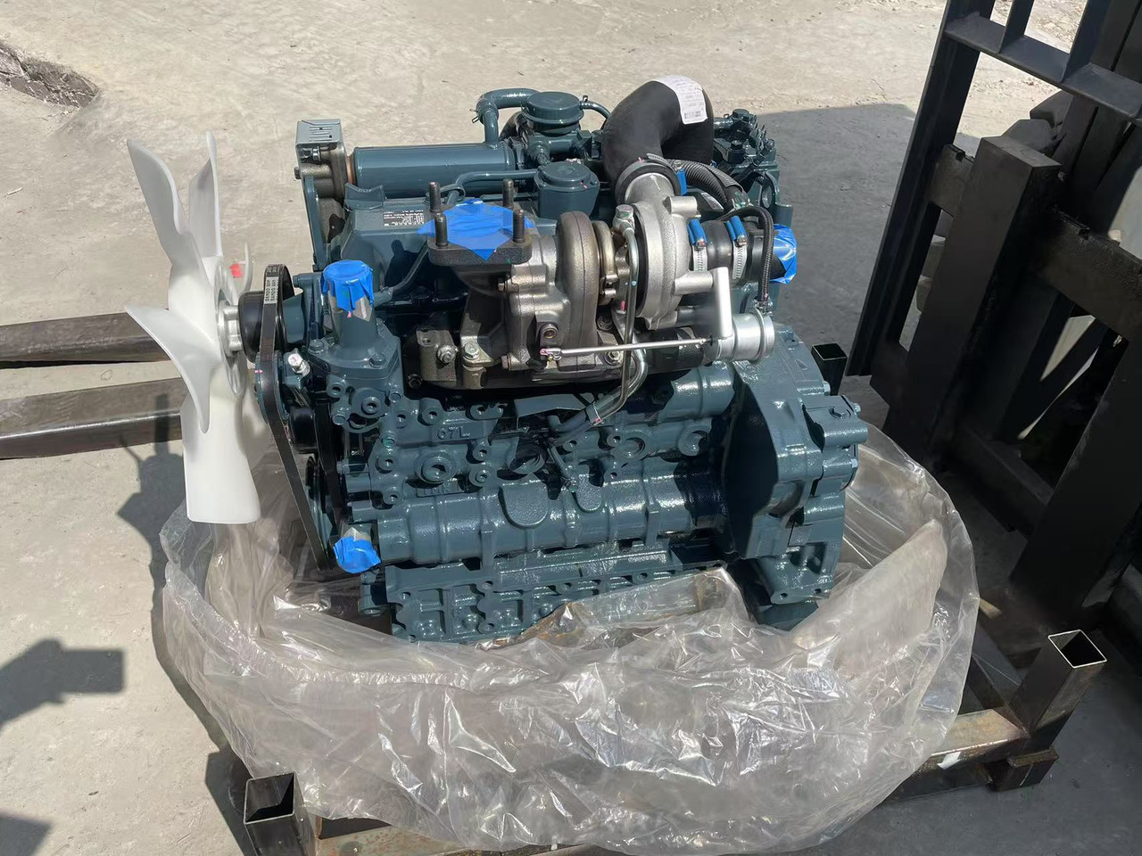 KUBOTA V3307T - Motor para Excavadora: foto 1 KUBOTA V3307T - Motor para Excavadora: foto 1