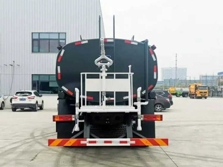 SHACMAN SHACMAN  H3000 20 cubic  meters tanker - Camión cisterna: foto 5 SHACMAN SHACMAN  H3000 20 cubic  meters tanker - Camión cisterna: foto 5