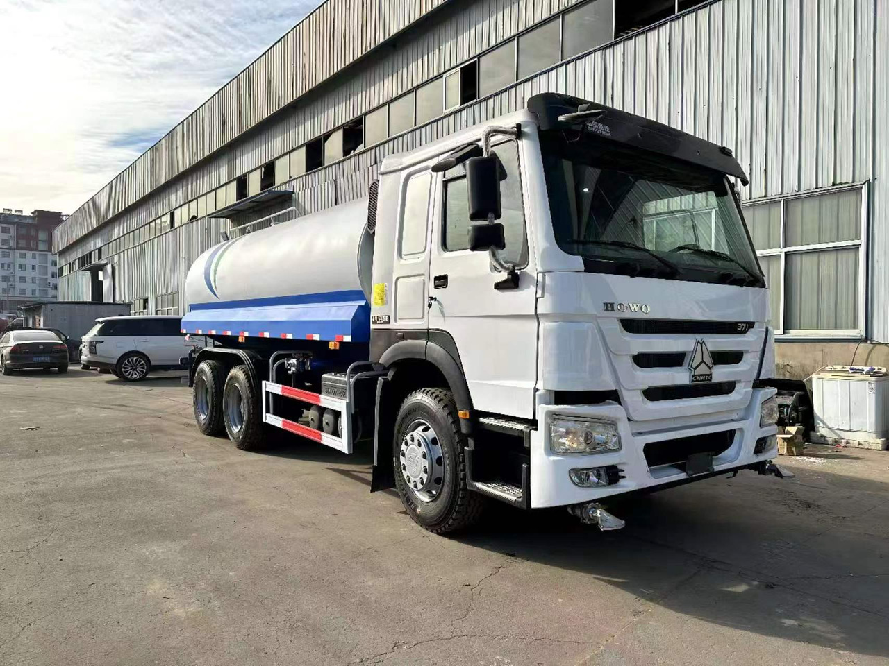 SINOTRUK 20  cubic  meters  tanker - Camión cisterna: foto 1 SINOTRUK 20  cubic  meters  tanker - Camión cisterna: foto 1
