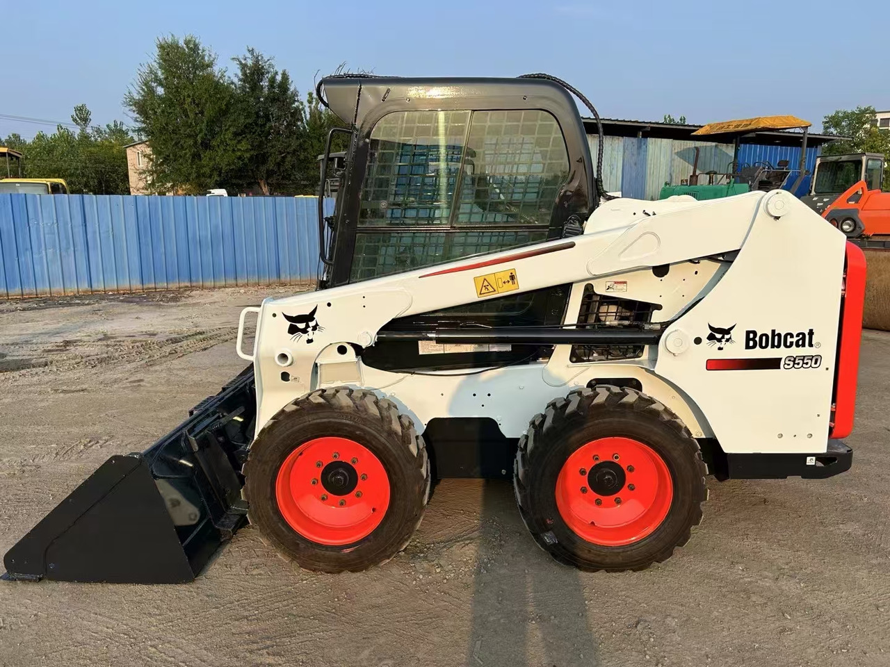 BOBCAT High Performance Low Hours Excellent Condition Reliable Second Hand Bobcat S550 Skid Steer Loader in Stock for Sale - Minicargadora: foto 2 BOBCAT High Performance Low Hours Excellent Condition Reliable Second Hand Bobcat S550 Skid Steer Loader in Stock for Sale - Minicargadora: foto 2