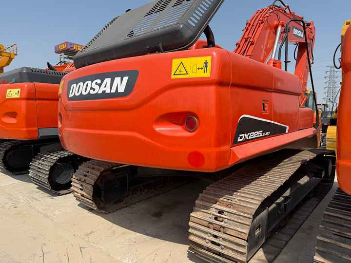 Heavy-Duty Doosan DX225LC-9C Excavator for Mining & Construction - Well-Maintained, Warranty Included - Excavadora de cadenas: foto 4 Heavy-Duty Doosan DX225LC-9C Excavator for Mining & Construction - Well-Maintained, Warranty Included - Excavadora de cadenas: foto 4