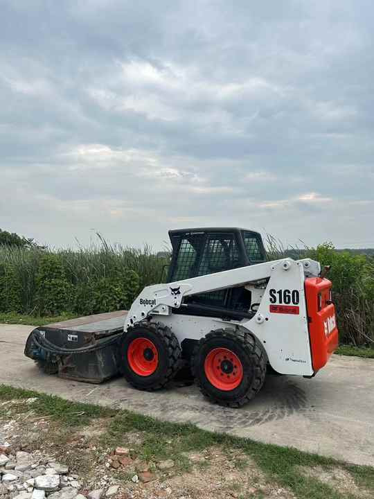 Minicargadora USED BOBCAT S160 Skid-steer Loader Bobcat S160 Carry Sweeper with Very Good Performance Is for Sale at a Low Price. [ Copy ]: foto 6