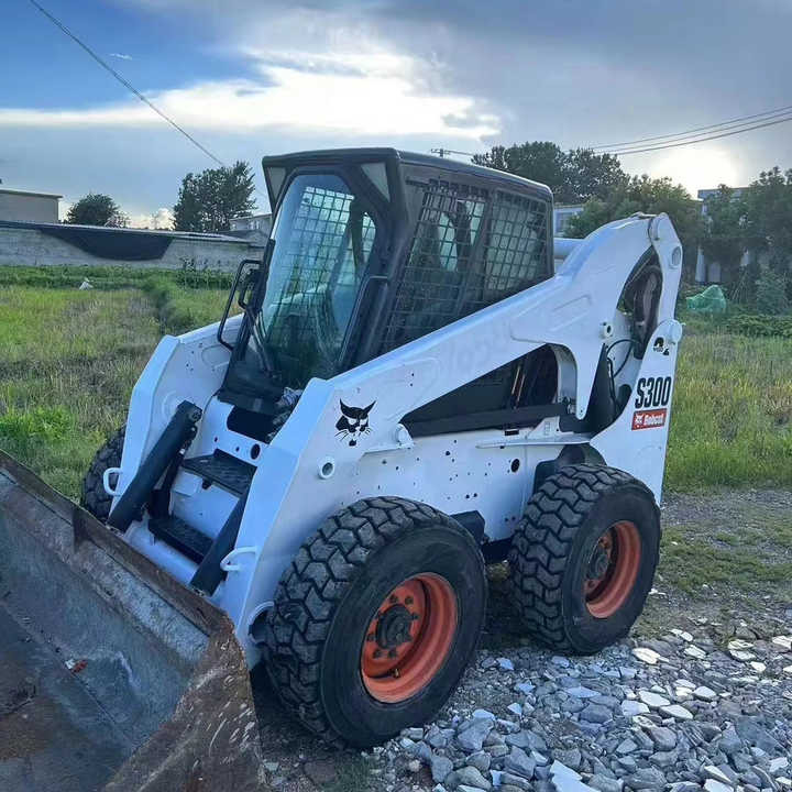 Used Bob Cat Bob Cat S300 Used Mini Skid Steer Wheel Loader Multifunctional Track Loaders Bobcat S300 - Cargadora de ruedas: foto 5 Used Bob Cat Bob Cat S300 Used Mini Skid Steer Wheel Loader Multifunctional Track Loaders Bobcat S300 - Cargadora de ruedas: foto 5
