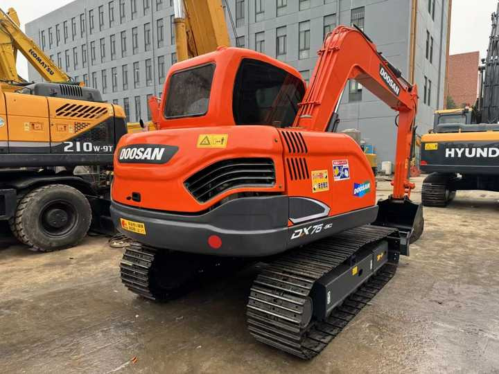 Used Digger DOOSAN DX75 Construction Machinery Construction Digger Used DOOSAN DX75 Cheap Excavator - Excavadora de cadenas: foto 2 Used Digger DOOSAN DX75 Construction Machinery Construction Digger Used DOOSAN DX75 Cheap Excavator - Excavadora de cadenas: foto 2