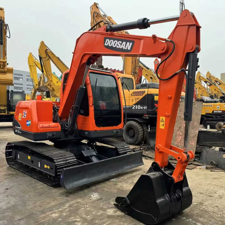 Used Digger DOOSAN DX75 Construction Machinery Construction Digger Used DOOSAN DX75 Cheap Excavator - Excavadora de cadenas: foto 1 Used Digger DOOSAN DX75 Construction Machinery Construction Digger Used DOOSAN DX75 Cheap Excavator - Excavadora de cadenas: foto 1