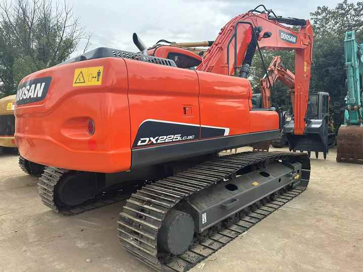 Used Excavator Doosan DX225LC-9 Excavators Mini Equipment Earth Moving Machinery Doosan Digger Excavator for Sale - Excavadora de cadenas: foto 3 Used Excavator Doosan DX225LC-9 Excavators Mini Equipment Earth Moving Machinery Doosan Digger Excavator for Sale - Excavadora de cadenas: foto 3