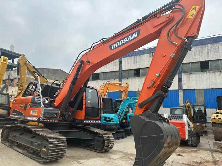 Used Excavator Doosan DX225LC-9 Excavators Mini Equipment Earth Moving Machinery Doosan Digger Excavator for Sale - Excavadora de cadenas: foto 2 Used Excavator Doosan DX225LC-9 Excavators Mini Equipment Earth Moving Machinery Doosan Digger Excavator for Sale - Excavadora de cadenas: foto 2