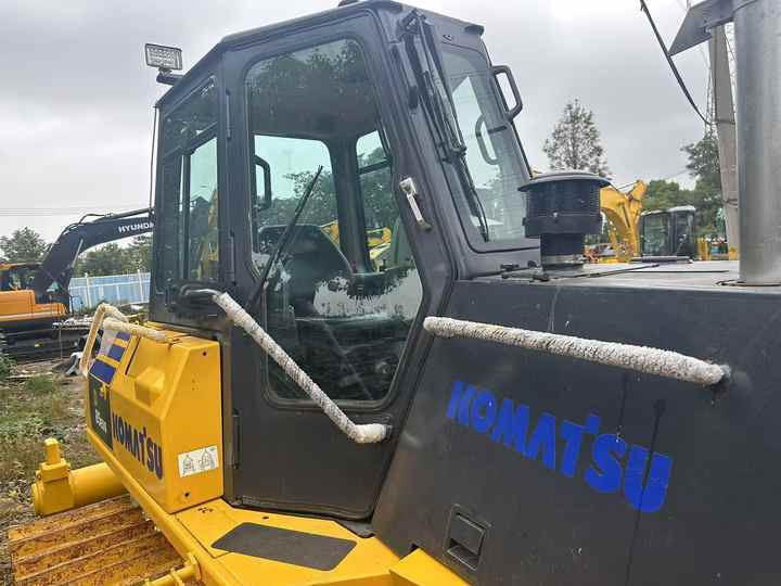 Used Japan Komatsu D85ESS Dozer with Ripper Komatsu D85 Crawler Bulldozer with Excellent Performance Low Price for Sale - Bulldozer: foto 5 Used Japan Komatsu D85ESS Dozer with Ripper Komatsu D85 Crawler Bulldozer with Excellent Performance Low Price for Sale - Bulldozer: foto 5