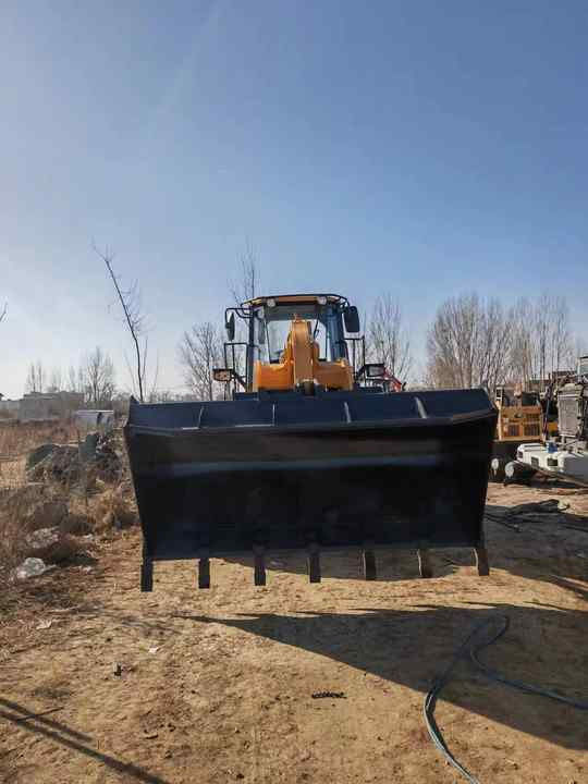 Used LIUGONG 856H wheel in Good Condition for sale 90%new uesd Loader liugong 856h Used Loader For Sale - Cargadora de ruedas: foto 3 Used LIUGONG 856H wheel in Good Condition for sale 90%new uesd Loader liugong 856h Used Loader For Sale - Cargadora de ruedas: foto 3