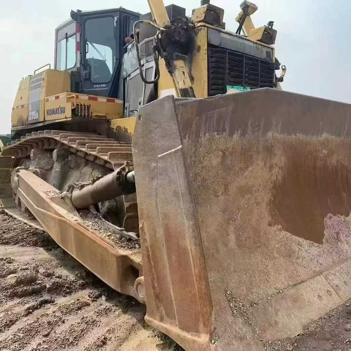 Used Large Komatsu 275 Bulldozer Komatsu D275A-5 Bulldozer Original Paint Strong Power in Very Good Condition Low Price for Sale - Bulldozer: foto 1 Used Large Komatsu 275 Bulldozer Komatsu D275A-5 Bulldozer Original Paint Strong Power in Very Good Condition Low Price for Sale - Bulldozer: foto 1