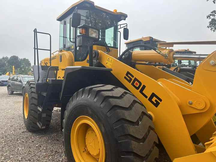 Used Road Construction Equipment SDLG LG956L Wheel Loader Second Hand SDLG 936 LG 953 LG958F 956L for Sale - Cargadora de ruedas: foto 2 Used Road Construction Equipment SDLG LG956L Wheel Loader Second Hand SDLG 936 LG 953 LG958F 956L for Sale - Cargadora de ruedas: foto 2
