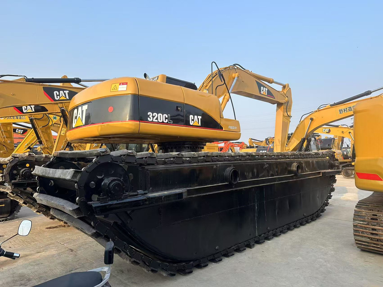 CATERPILLAR 320C - Excavadora anfibia: foto 1 CATERPILLAR 320C - Excavadora anfibia: foto 1