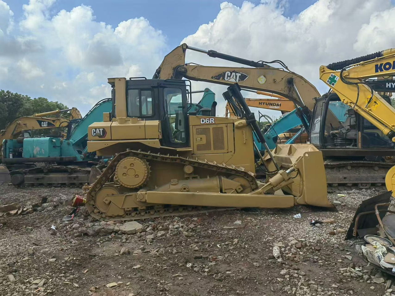 CATERPILLAR D6M - Bulldozer: foto 1 CATERPILLAR D6M - Bulldozer: foto 1